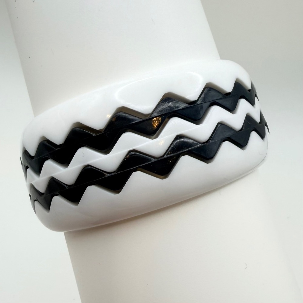 Vintage Interlocking Puzzle Bangle NOS Made in Hong Kong Black and White 8 Inch - Picture 1 of 6
